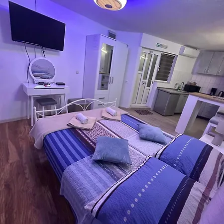 M&m Apartment Split